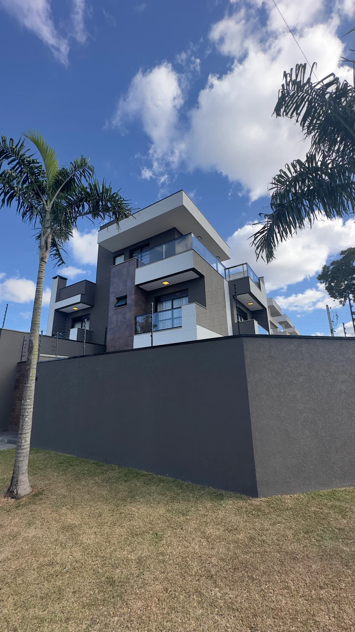 Triplex Mobiliado (Porteira Fechada) – Pronto para Morar!